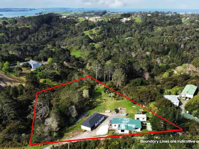 1261 East Coast Road, Okura