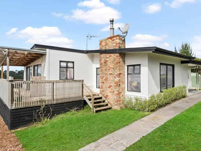1261 East Coast Road, Okura