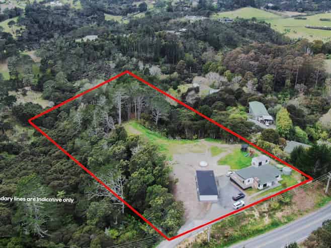 1261 East Coast Road, Okura