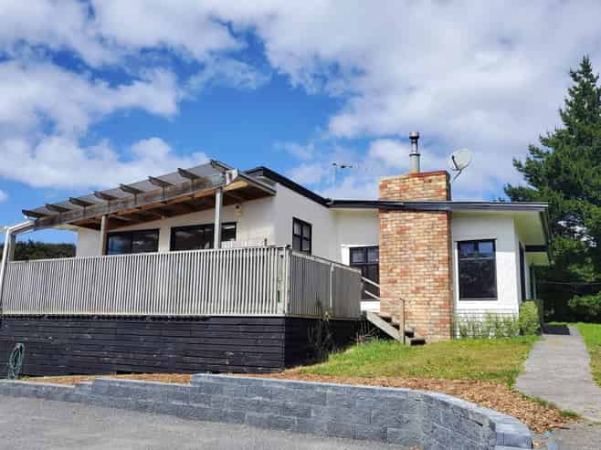 1261 East Coast Road, Okura