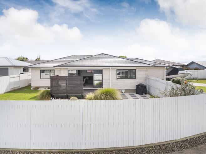 6 Wescombe Grove, FEILDING