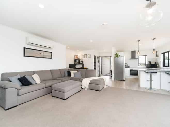 6 Wescombe Grove, FEILDING