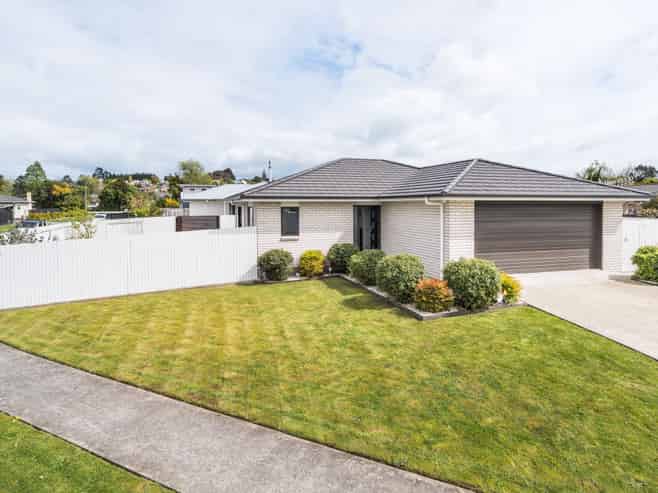 6 Wescombe Grove, FEILDING