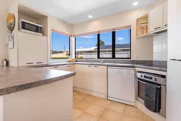 16A George Crescent, Buckland