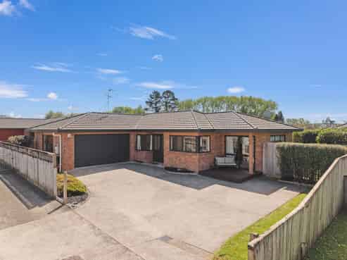 16A George Crescent, Buckland