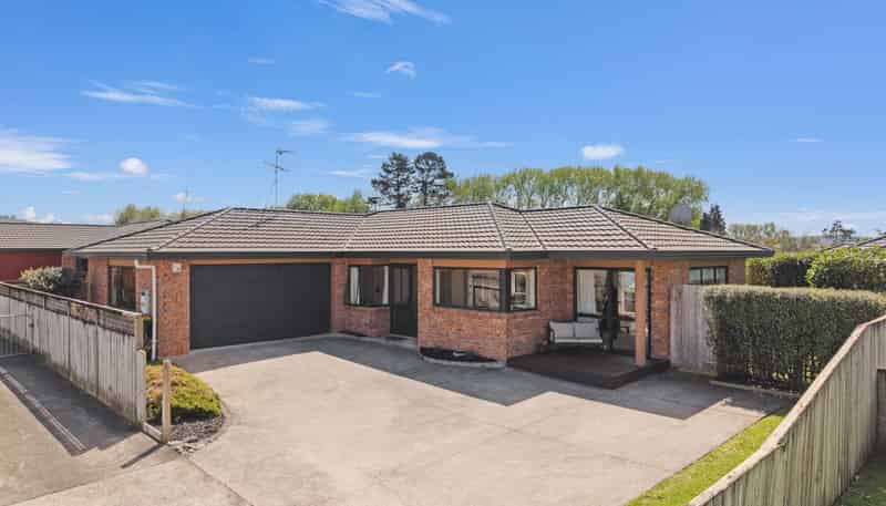 16A George Crescent, Buckland
