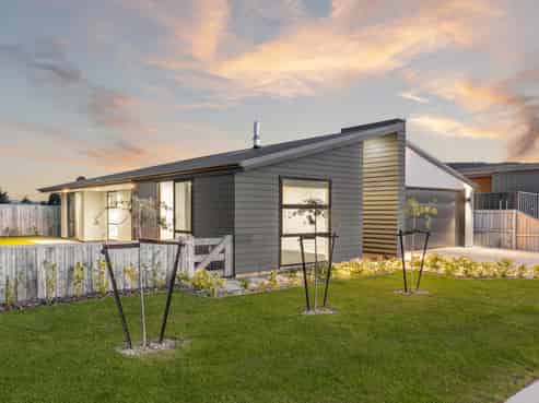 30 Rua Street, Albert Town