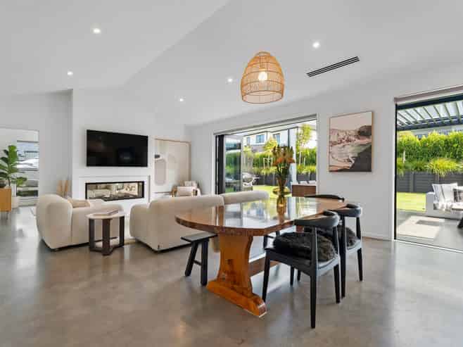 5 Canoe Lane, Riverhead