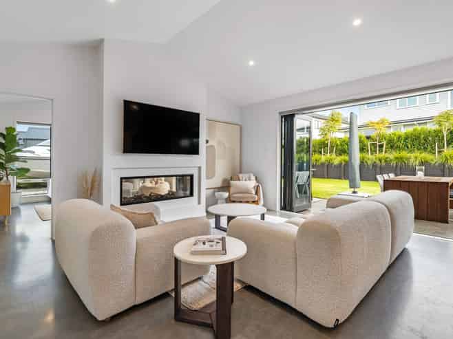 5 Canoe Lane, Riverhead