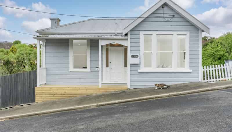 16 Dalry Street, Mornington