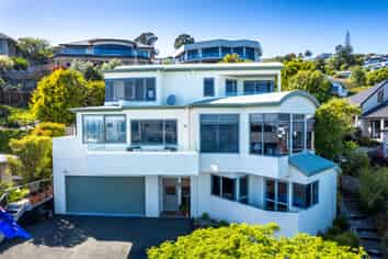 31 The Cliffs, Britannia Heights