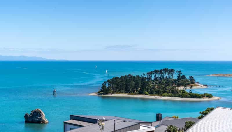 31 The Cliffs, Britannia Heights