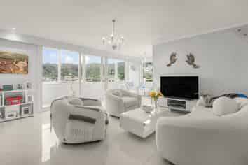 2/4 Gill Road, Eastbourne