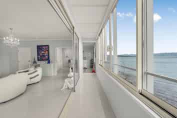 2/4 Gill Road, Eastbourne