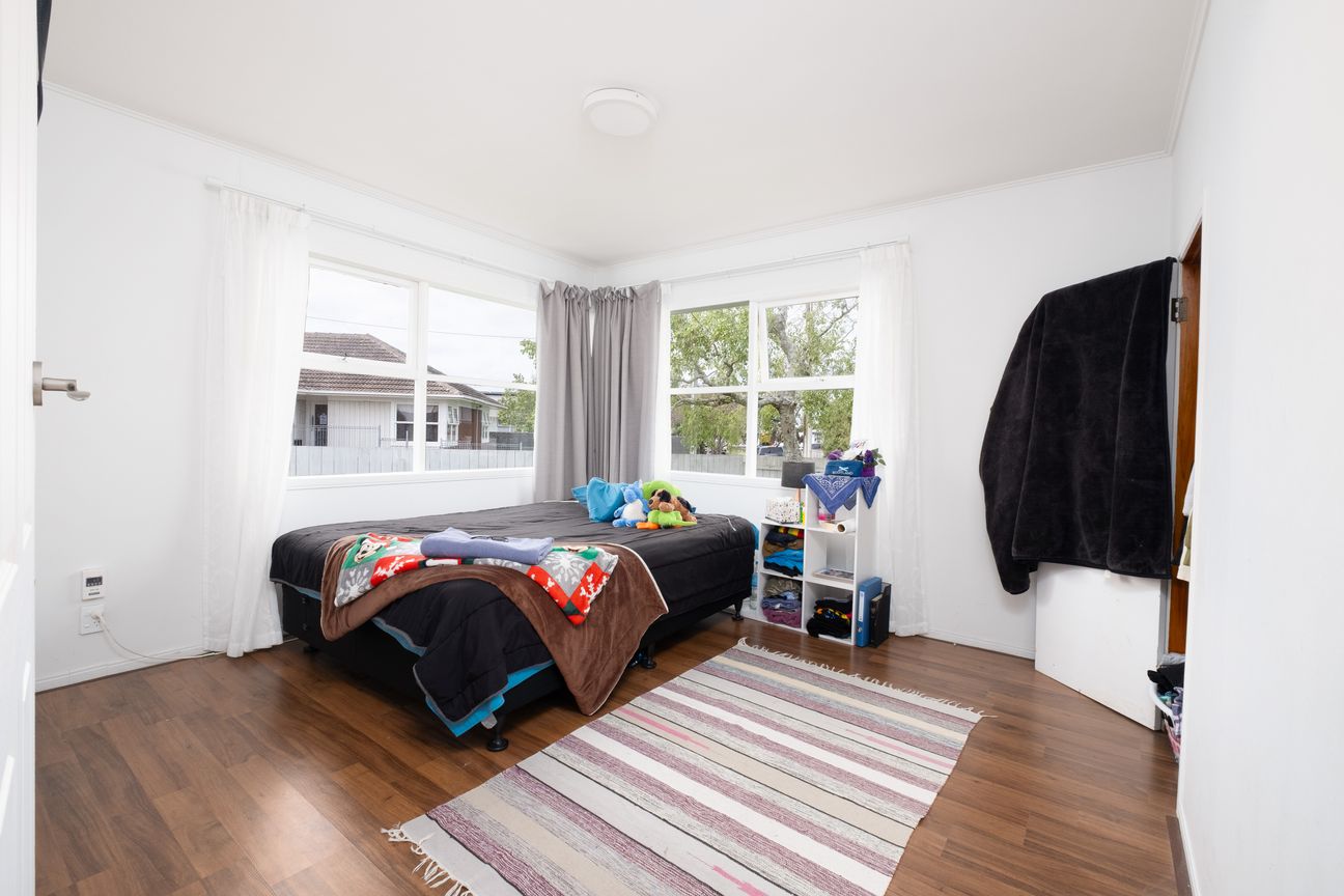 Solid Brick Beauty - Freehold, Standalone - Altro