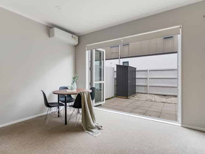 16 Whale Road, Mount Wellington