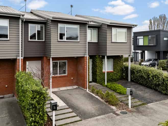 16 Whale Road, Mount Wellington