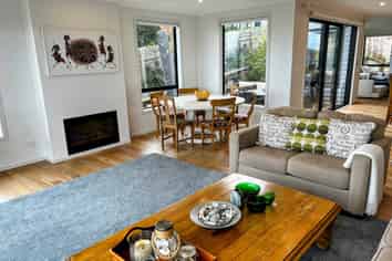 8 The Track, Plimmerton