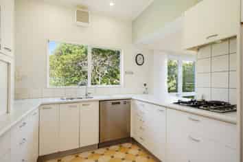 5 Shortland Street, Khandallah