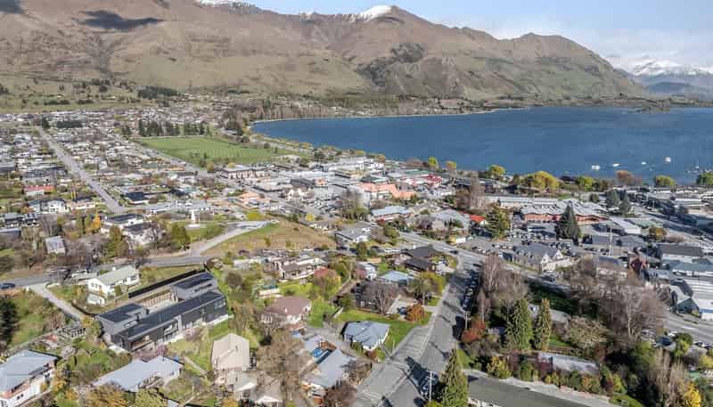 21 Russell Street, Wanaka