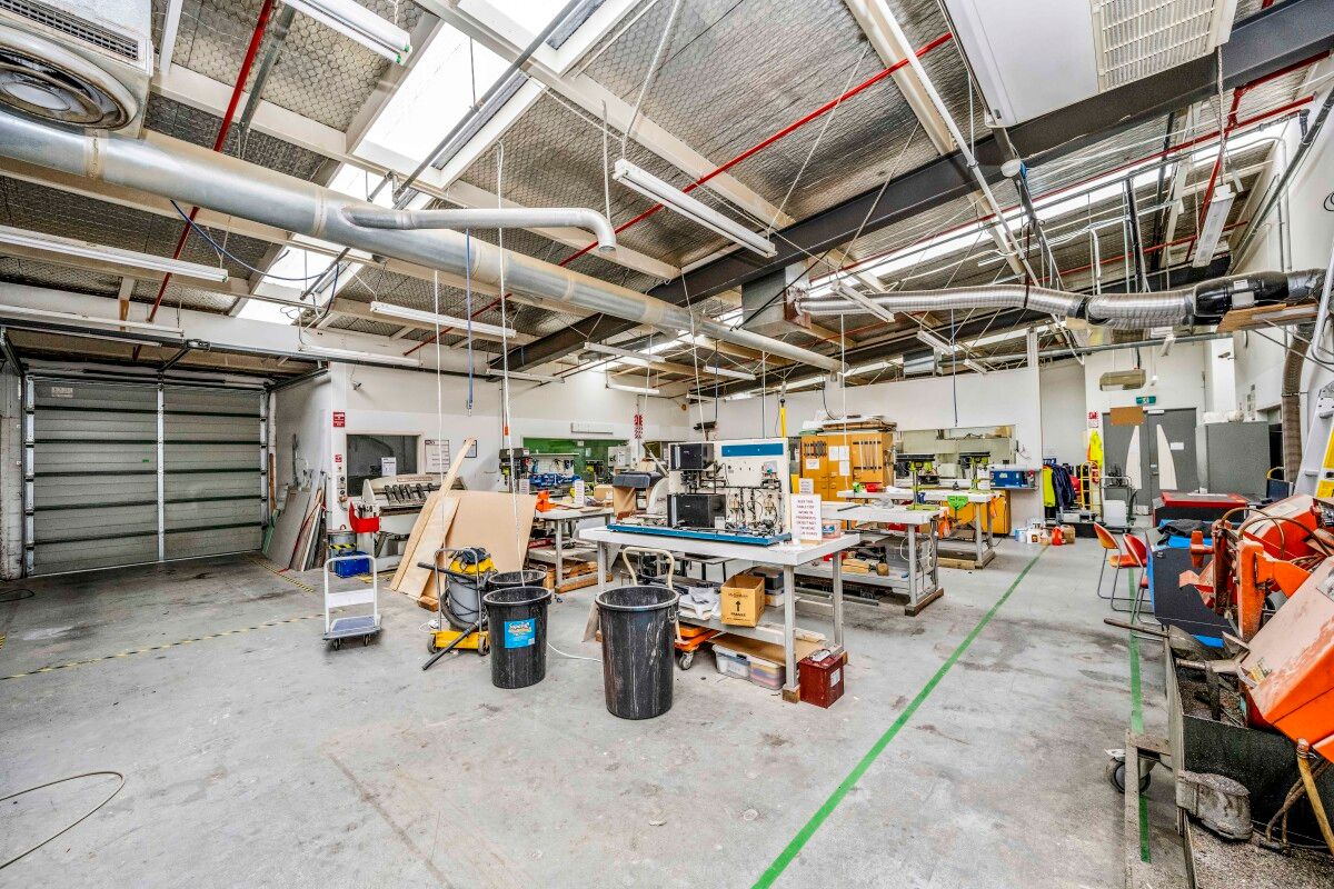 Versatile Albany Opportunity – For Sale or Lease - Więcej