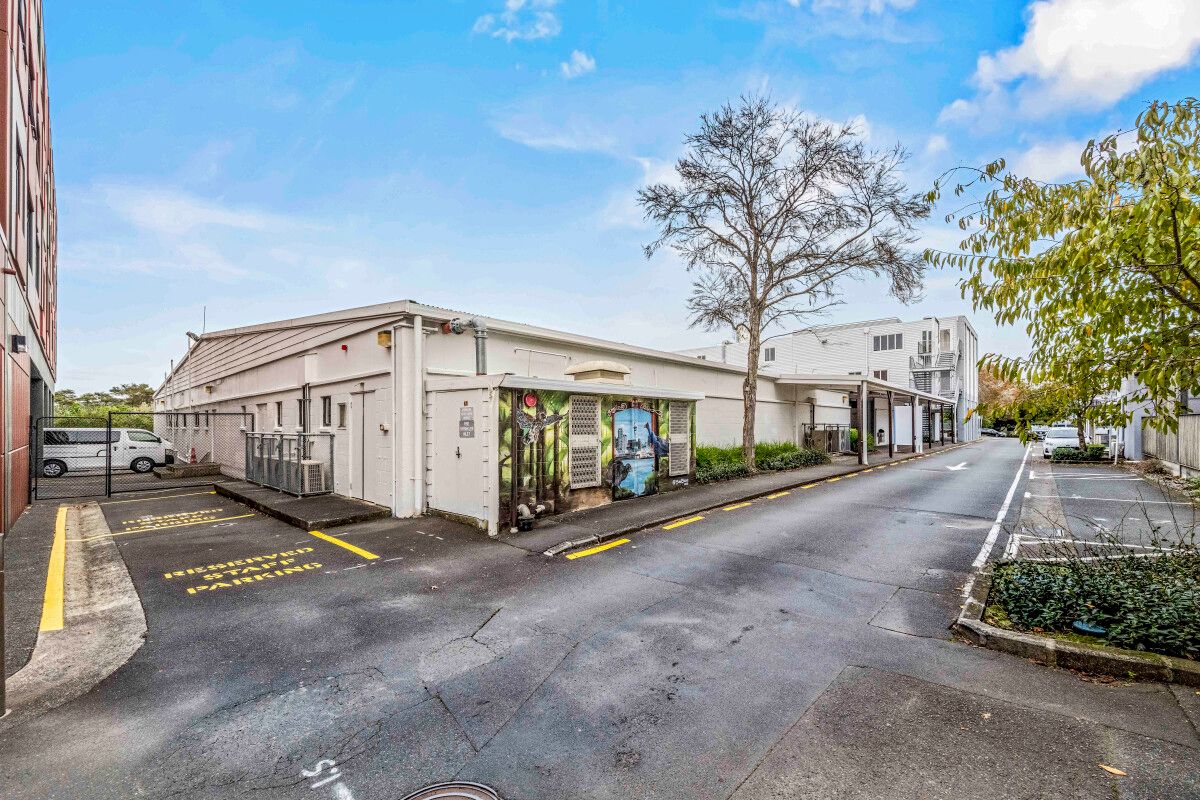Versatile Albany Opportunity – For Sale or Lease - Widok 4