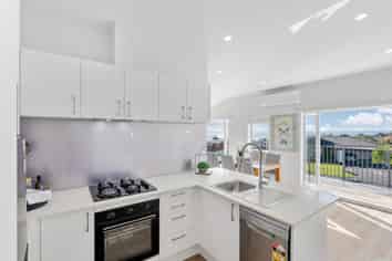 2/16 Paisley Street, Mellons Bay