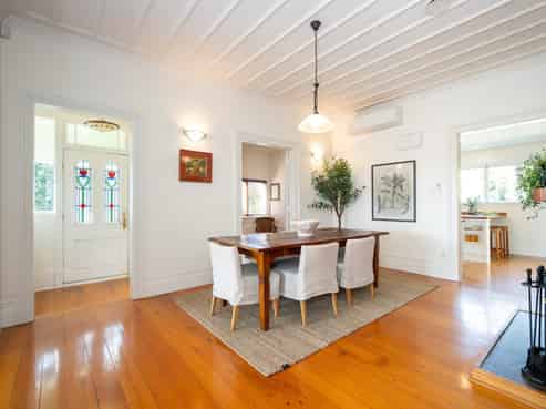 119 Chaucer Road North, Hospital Hill