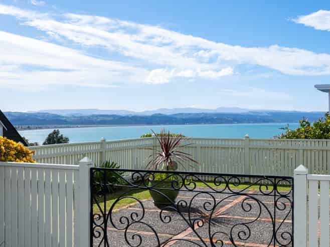 119 Chaucer Road North, Hospital Hill
