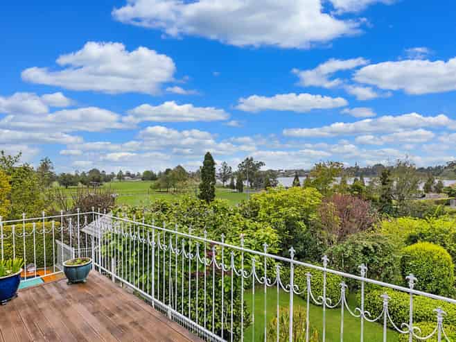 150 Lake Crescent, Hamilton Lake