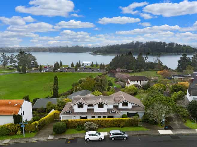 150 Lake Crescent, Hamilton Lake