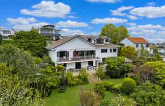 150 Lake Crescent, Hamilton Lake