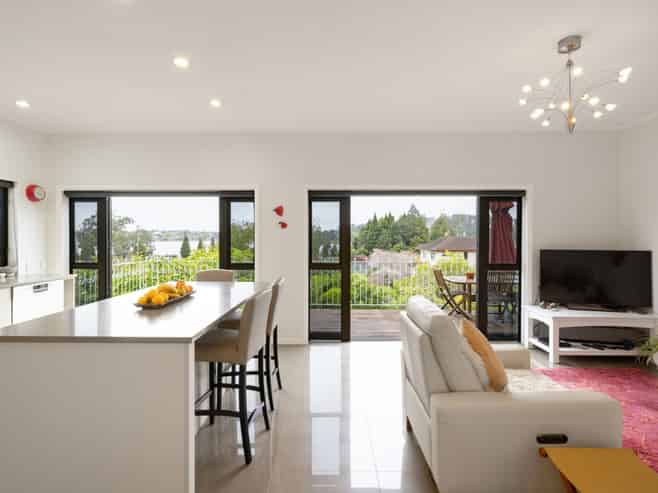 150 Lake Crescent, Hamilton Lake