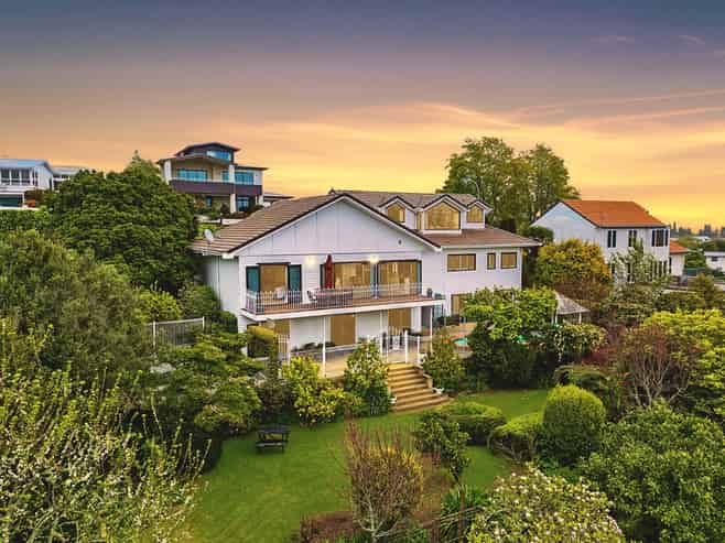 150 Lake Crescent, Hamilton Lake