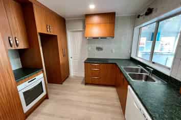 2A Perendale Close, Somerville