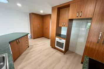 2A Perendale Close, Somerville