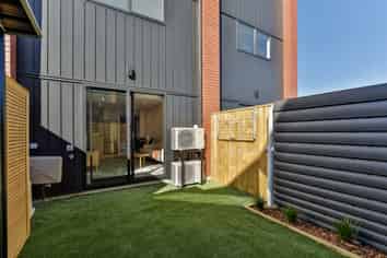 8/10 Wilsher Cresent, Henderson