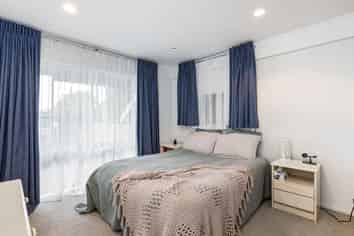 278 Whangaparaoa Road, Red Beach
