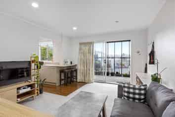 278 Whangaparaoa Road, Red Beach