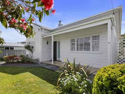 4 Bristol Square, Central Hutt