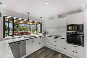 14 Collins Road, Richmond
