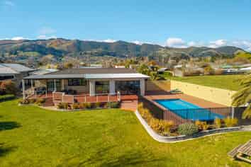 14 Collins Road, Richmond