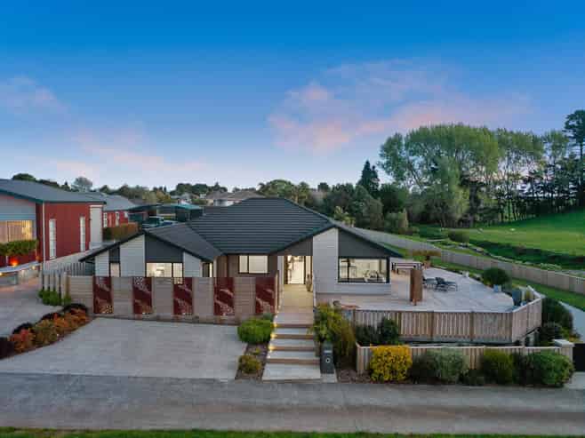 11 Meadowbrook Place, Buckland
