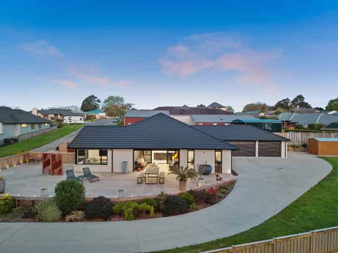 11 Meadowbrook Place, Buckland