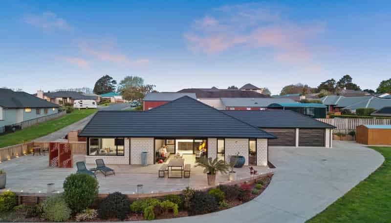 11 Meadowbrook Place, Buckland