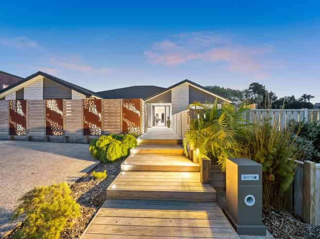 11 Meadowbrook Place, Buckland