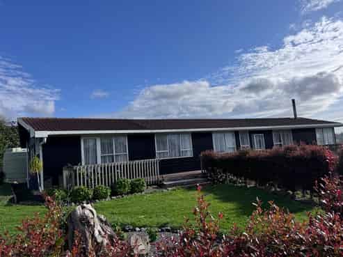 42 Potts Road, Whitford