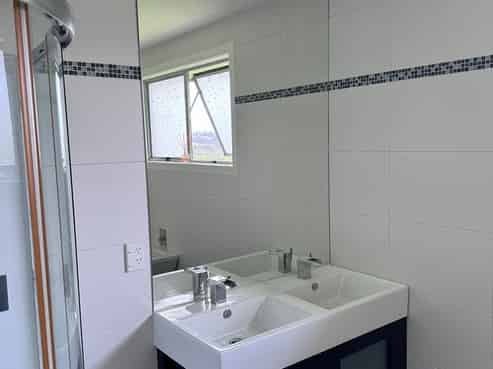 42 Potts Road, Whitford