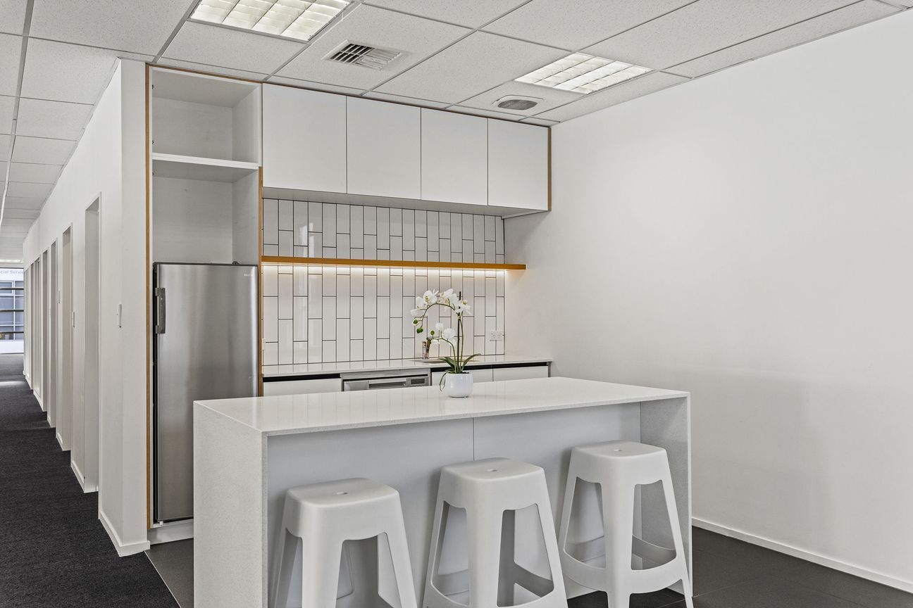 Riccarton | Office – Bright, Versatile, Parking - Fler