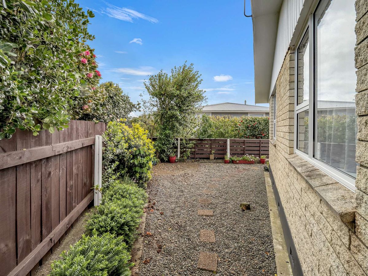Double Glazed, Low Maintenance - Mehr